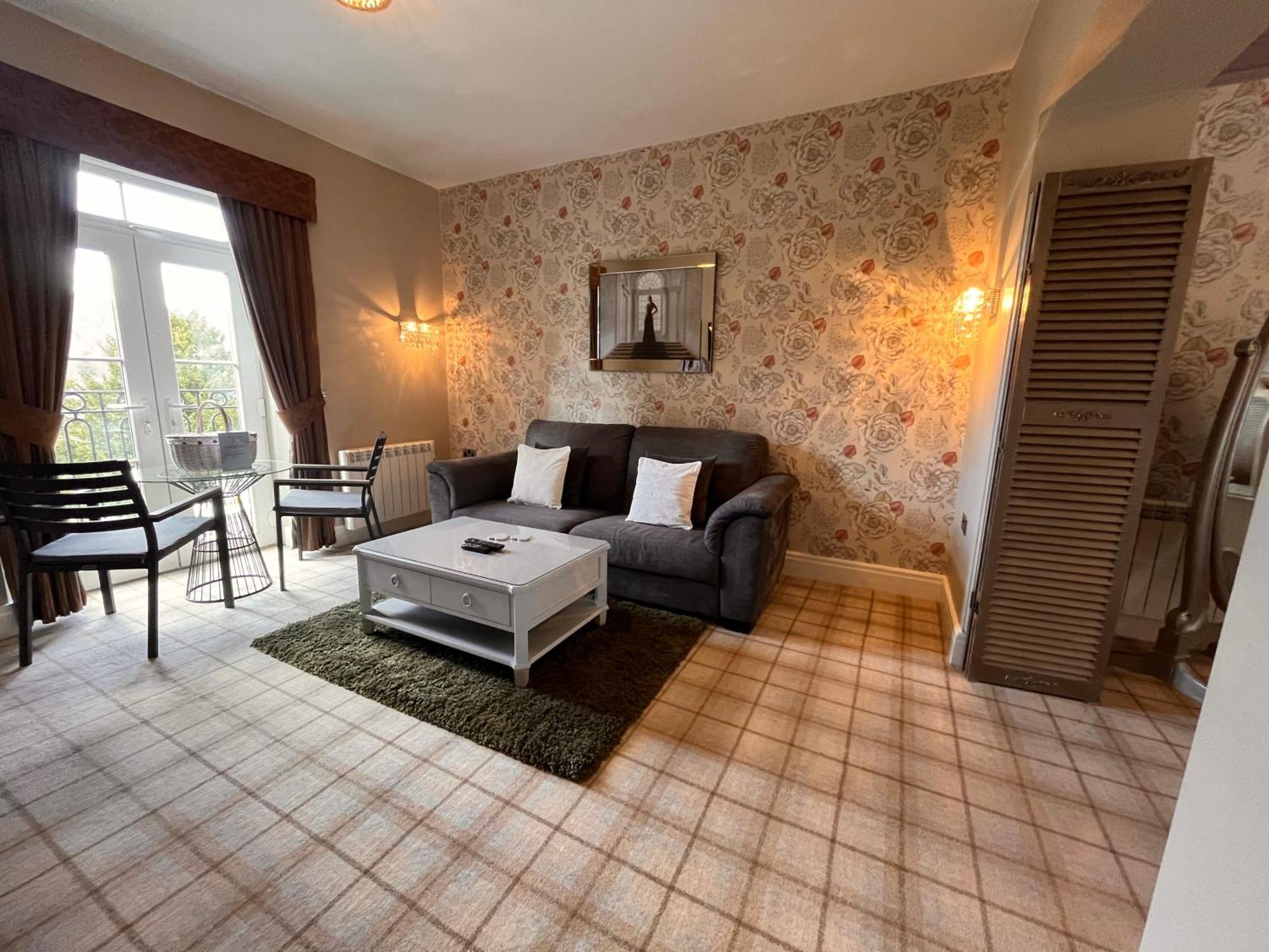 Bowness Bay Suites (Adults Only) Esterno foto